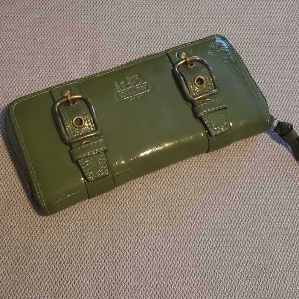 COACH zipper wallet